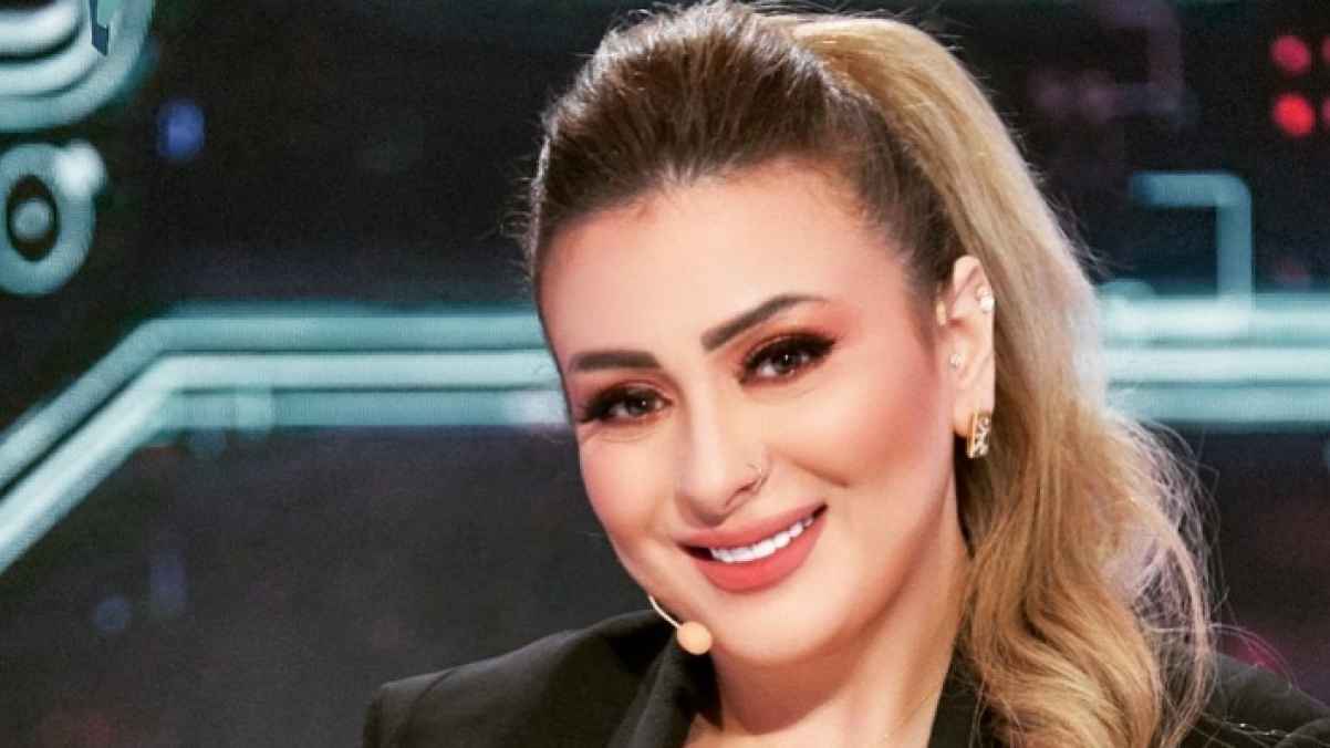 فرح يوسف تصدم جمهورها بتصريحها عن تغير ديانة زوجها- فيديو