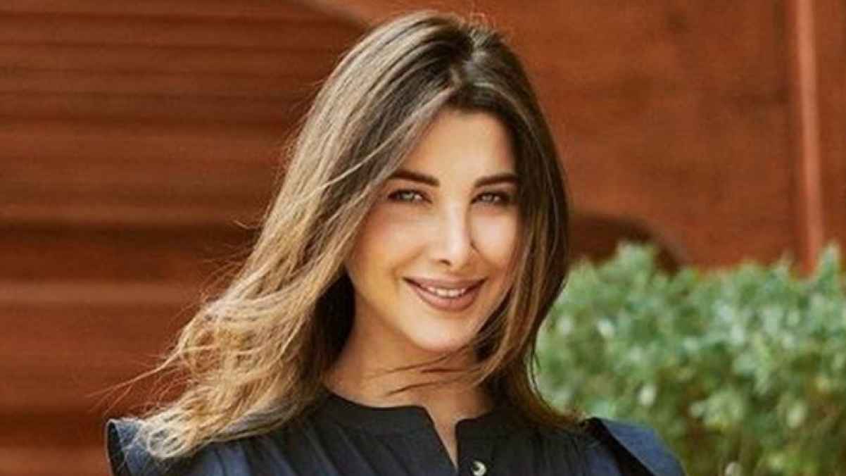 نانسي عجرم تتعرض لموقف مرعب على المسرح وتعلق مازحة- فيديو