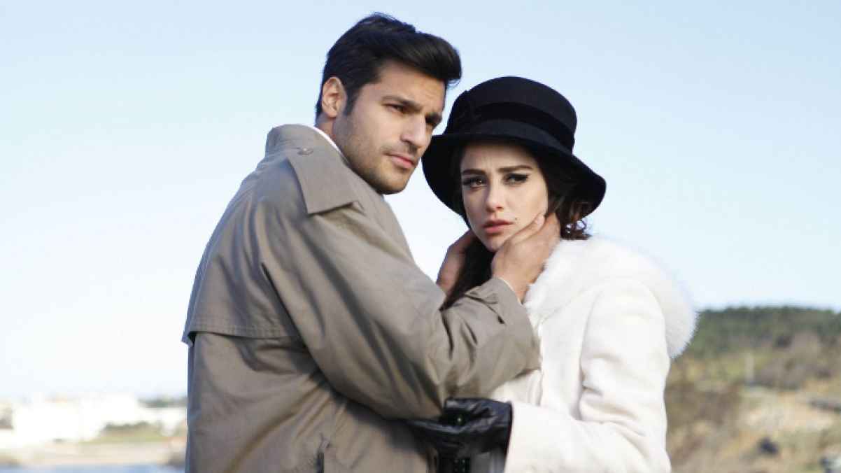 خطوبة بطلا مسلسل "موسم الكرز" - صور