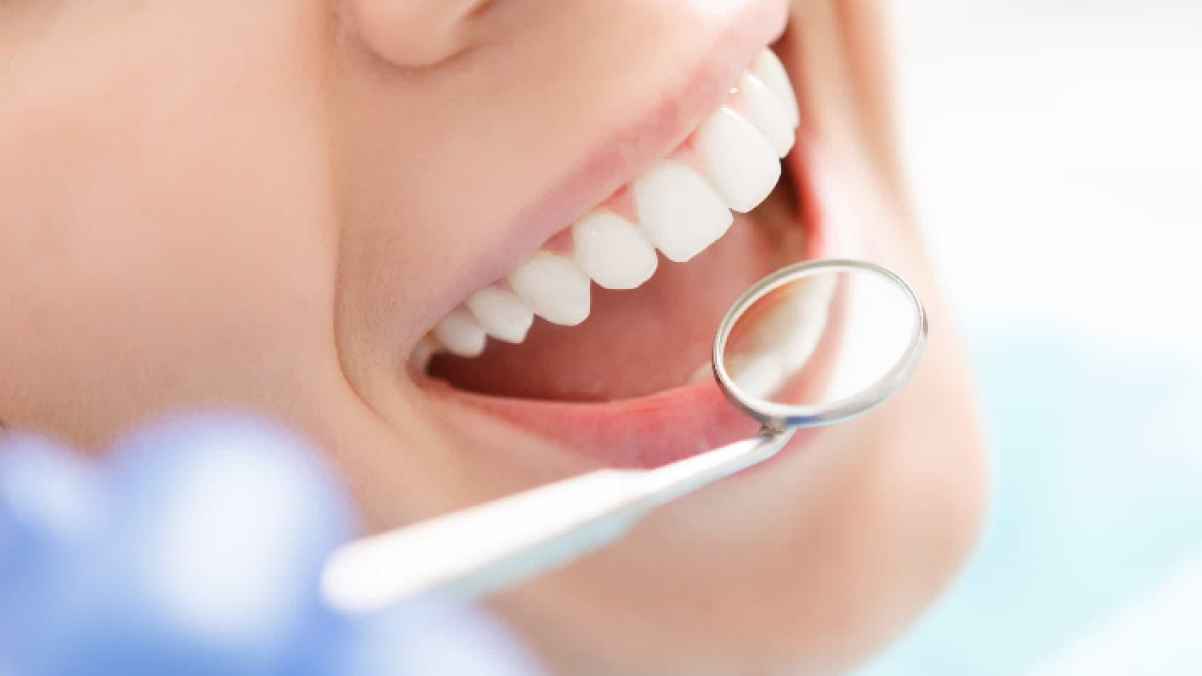 الكركم.. من التوابل الفعالة التي تساعد في الحصول على أسنان بيضاء!