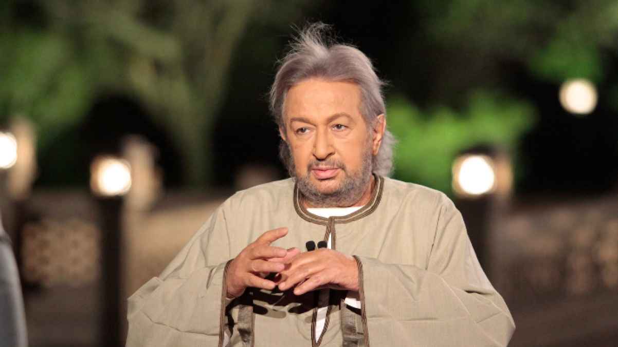في ذكرى وفاته السابعة.. هل كان يغار عادل نور الشريف من عادل إمام؟