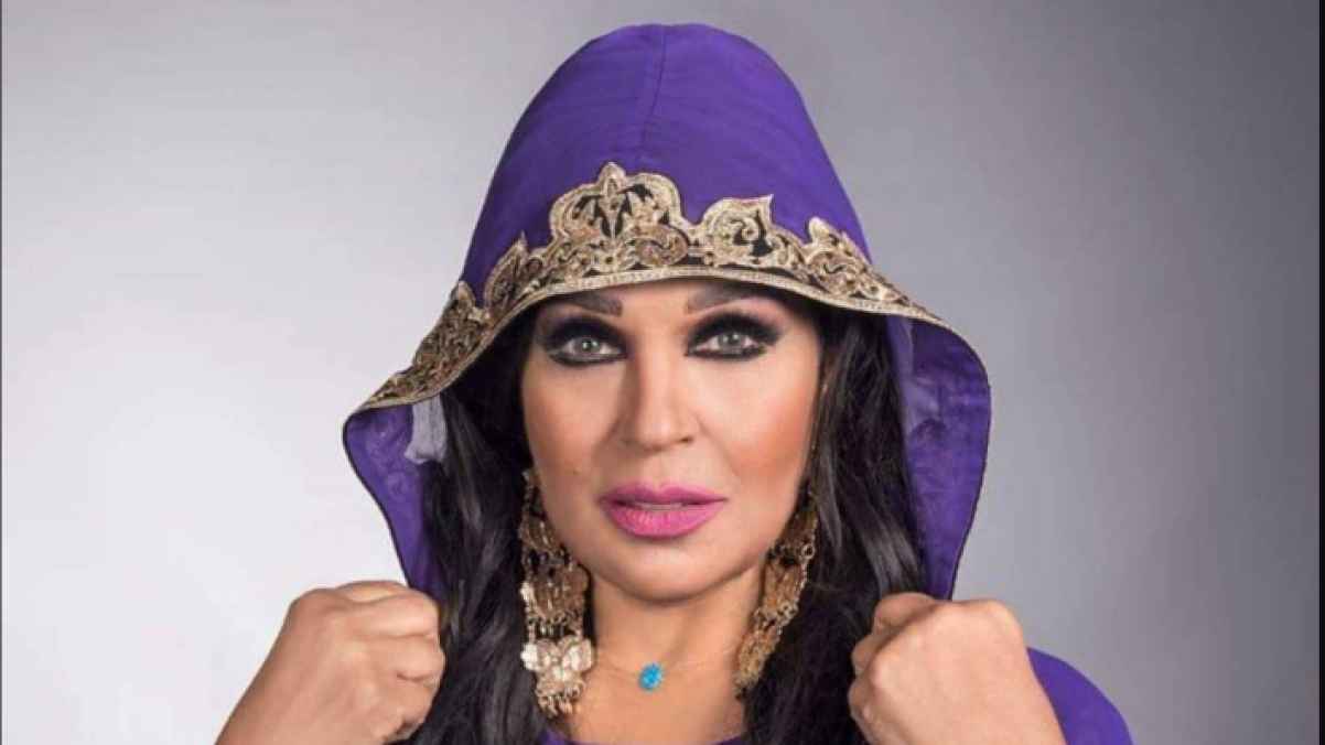 فيفي عبده تشعل التريند بعد ظهورها بملابس الصلاة على شاطئ البحر- فيديو