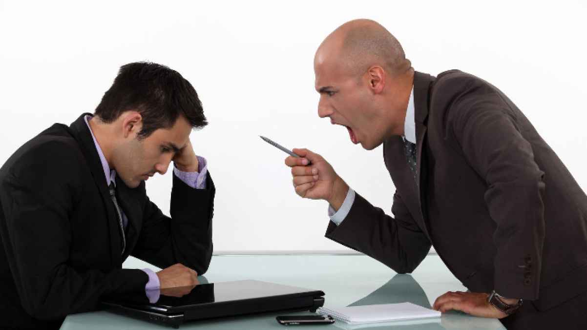 مشهور ينتقم من شركة لم ترد على طلب توظيفه منذ 14 عاماً