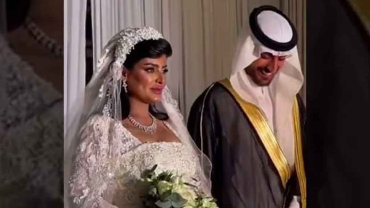 مشهور سعودي يطلب يد زوجته مجددا أثناء تواجدها على سرير المستشفى- فيديو