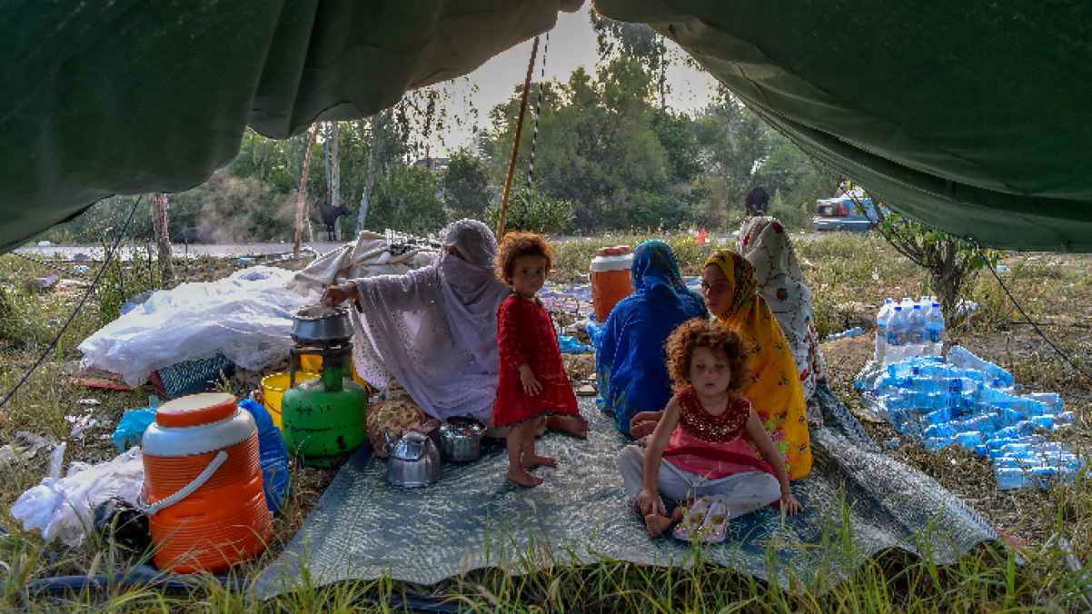 ‏طفل تلده أمه في فيضانات باكستان فينجو.. وتُفقد والدته- فيديو