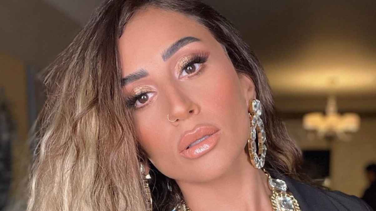 ما سر غناء دنيا الشربيني لبرج الحوت؟- فيديو