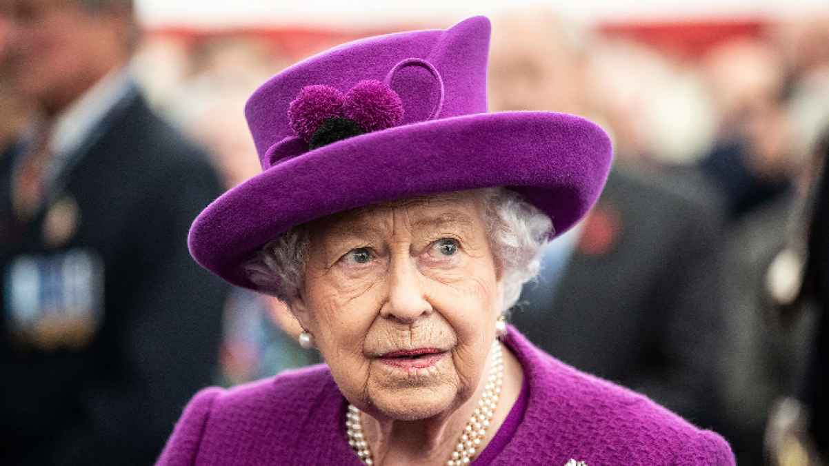 الملكة إليزابيث الثانية : أصعب اللحظات التي عاشتها في القصر الملكي