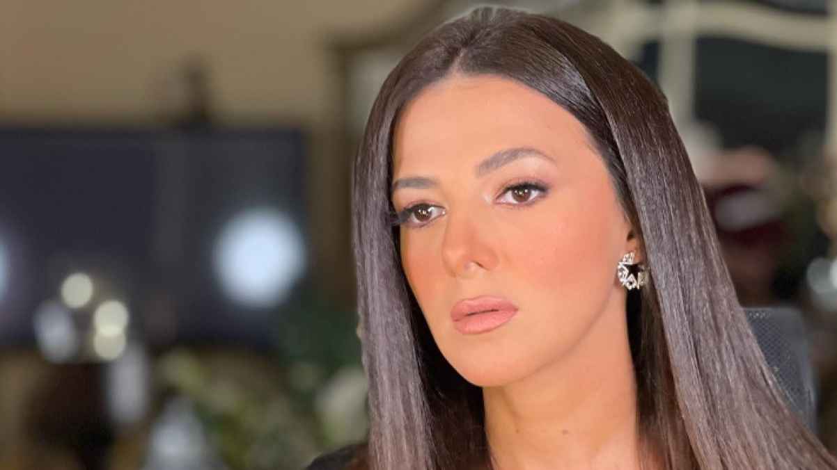 رسالة رومانسية توجهها دنيا سمير غانم إلى زوجها.. وهذا نصيب الفخراني