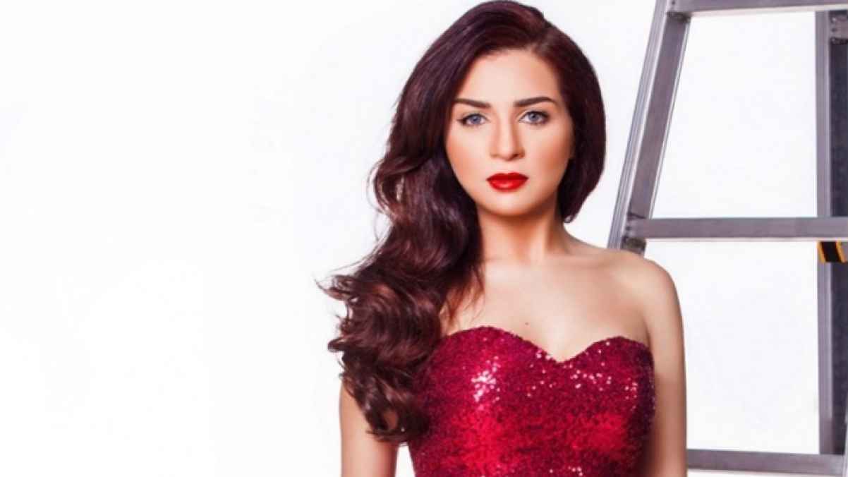 مي عز الدين تعلن مسابقة على فستان "عمر وسلمى"- صورة