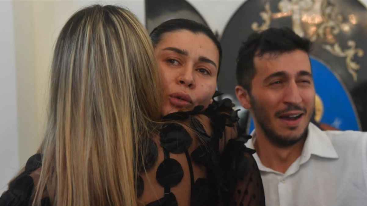 نادين الراسي تعلن موعد انتهاء حدادها على شقيقها- صورة