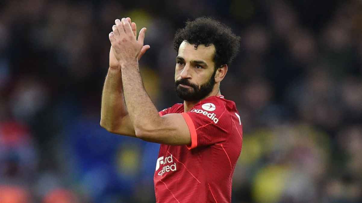 شاهد: تمثال من "الخردة" لمحمد صلاح يثير السخرية في مصر