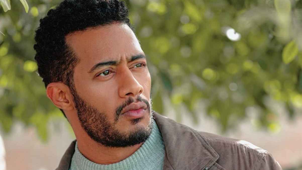 محمد رمضان يتسبب في أزمة مرور في قرية مصرية.. والجمهور يلتف حوله- فيديو