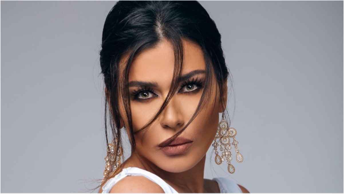 "أصبح يفوقها طولا".. نادين الراسي تصدم جمهورها بصورتها مع ابنها- صورة