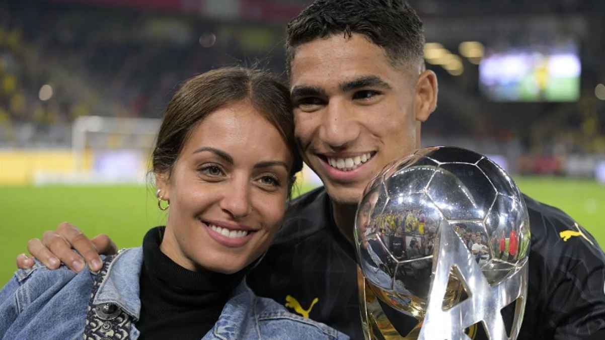الكشف عن فارق العمر بين أشرف حكيمي وزوجته اجمل ممثلة بالعالم!
