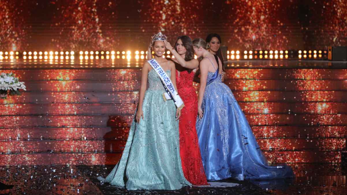إنديرا أمبيو ذات الـ18عاما ملكة جمال فرنسا لعام 2023 - فيديو