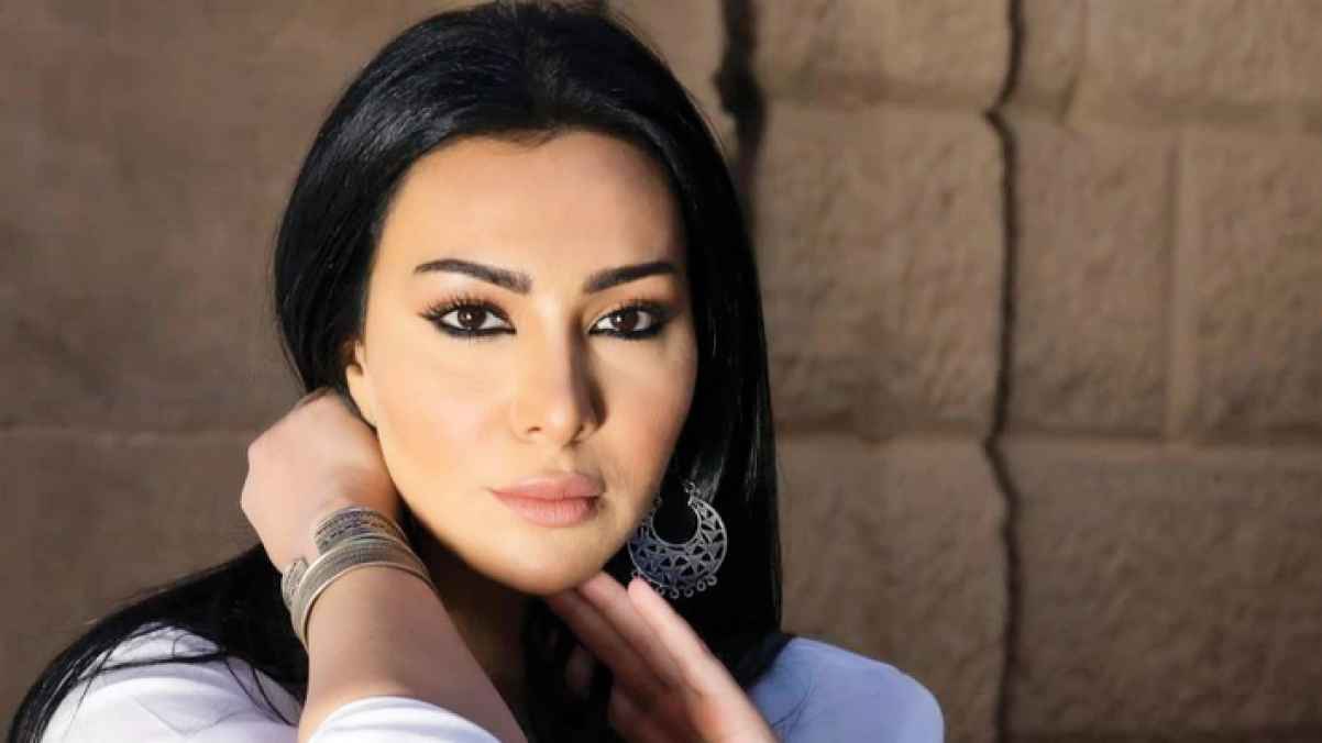 منهن أحلام ولبلبة.. ميرهان حسين تحترف تقليد الفنانات العربيات- فيديو