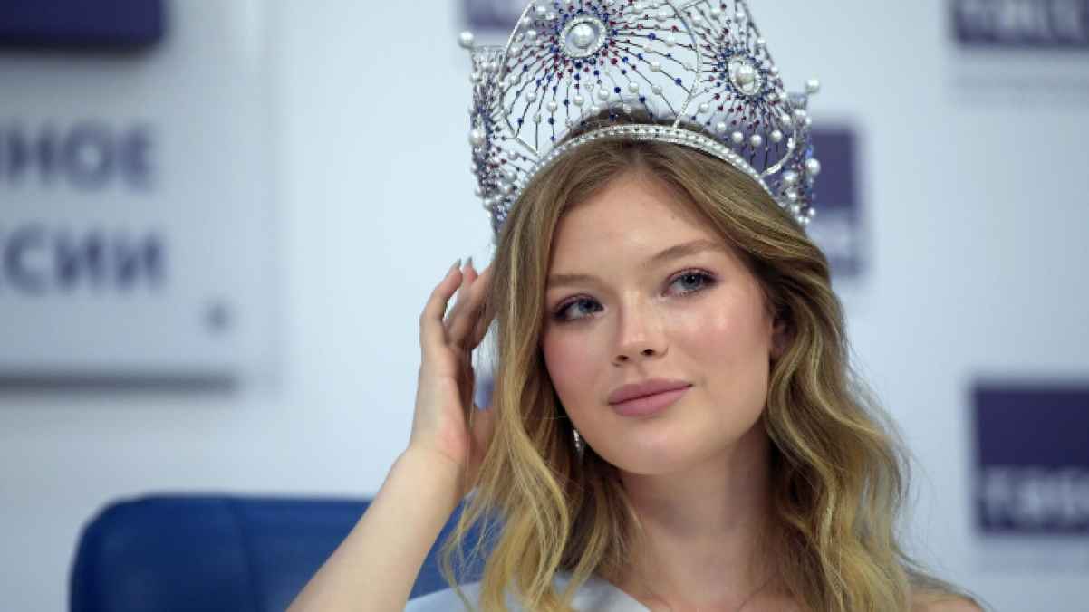 ملكة جمال روسيا تستعد لتمثيل بلادها في مسابقة جمال الكون