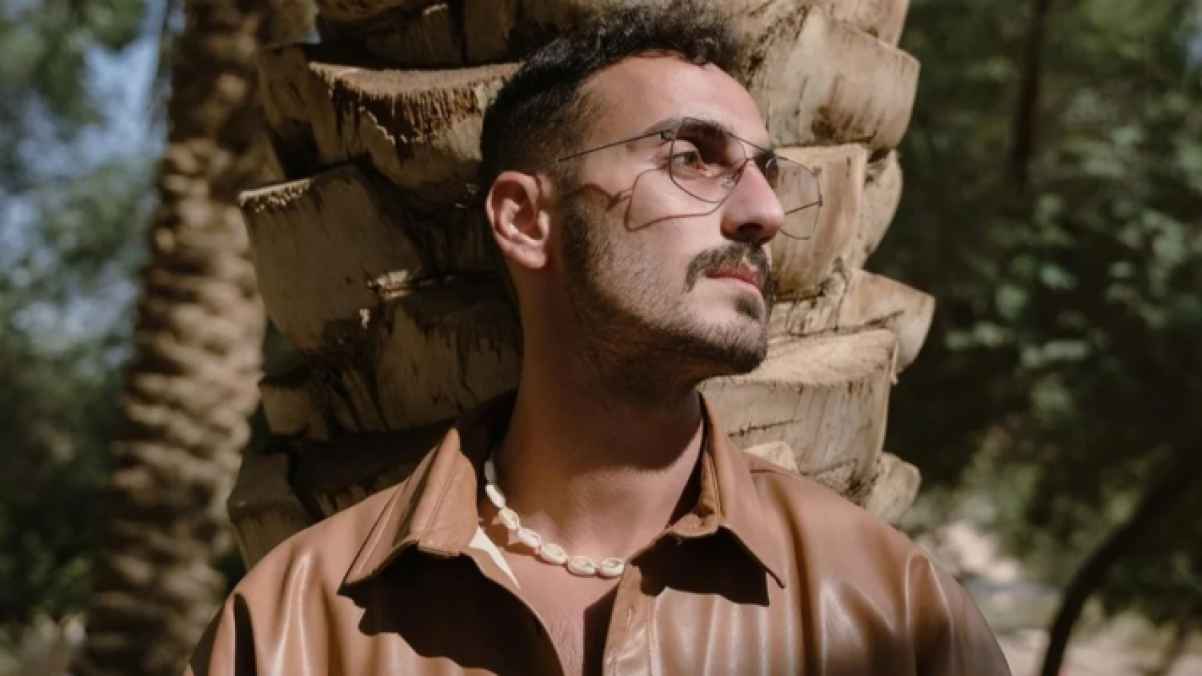 المتابعون يغضبون على عارض أزياء سعودي.. بسبب إطلالته في العمرة- صورة