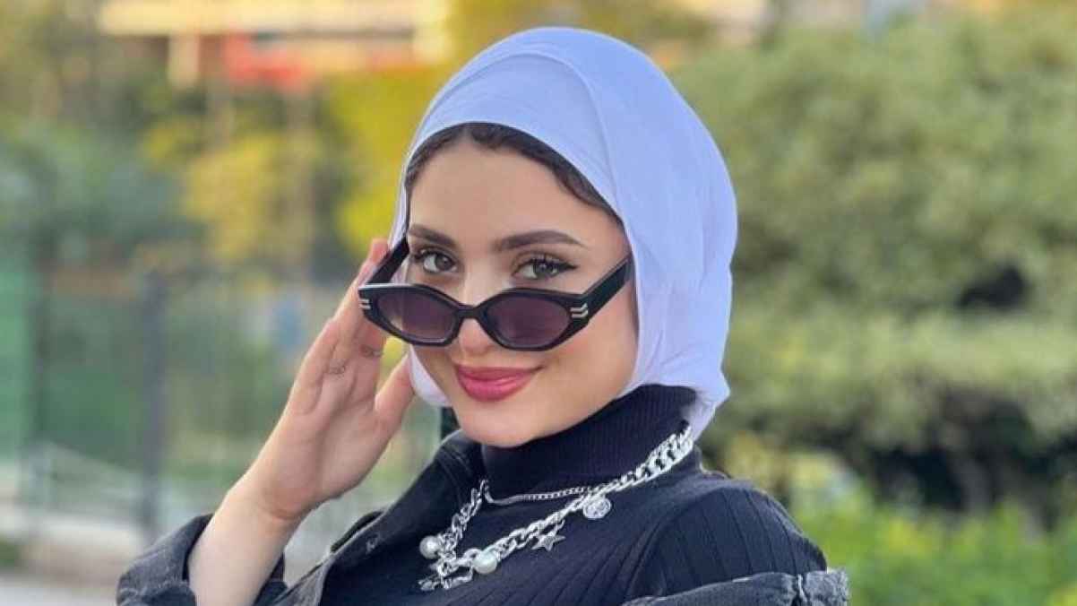 بعد فقدان بصرها.. تامر حسني يدعم البلوجر سارة محمد ويغني لها- فيديو