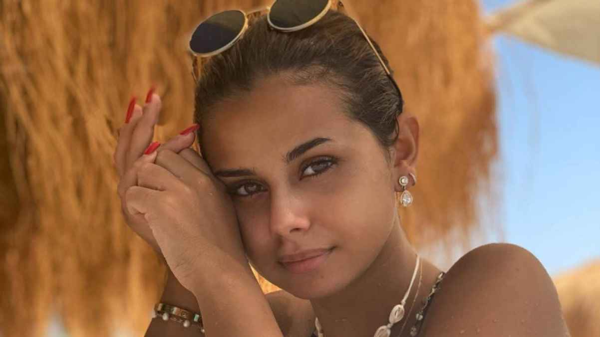 الجمهور يعبر عن استيائه من ظهور منة عرفة بعيد ميلادها- صور