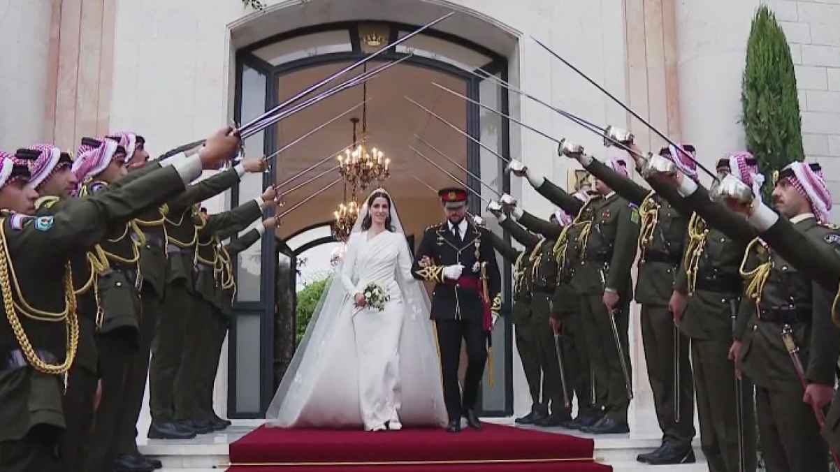 إيلي صعب يكشف تفاصيل فستان زفاف الأميرة رجوة الحُسين- صورة
