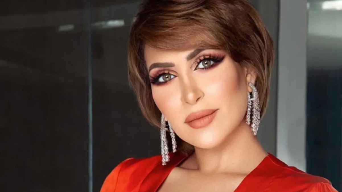 الدكتورة خلود تتعرض إلى موقف محرج في أحد مولات الخليج- صورة