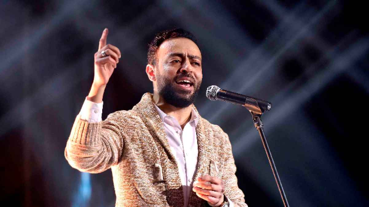 ما حقيقة انفصال تامر عاشور عن زوجته سمر أبو شقة؟