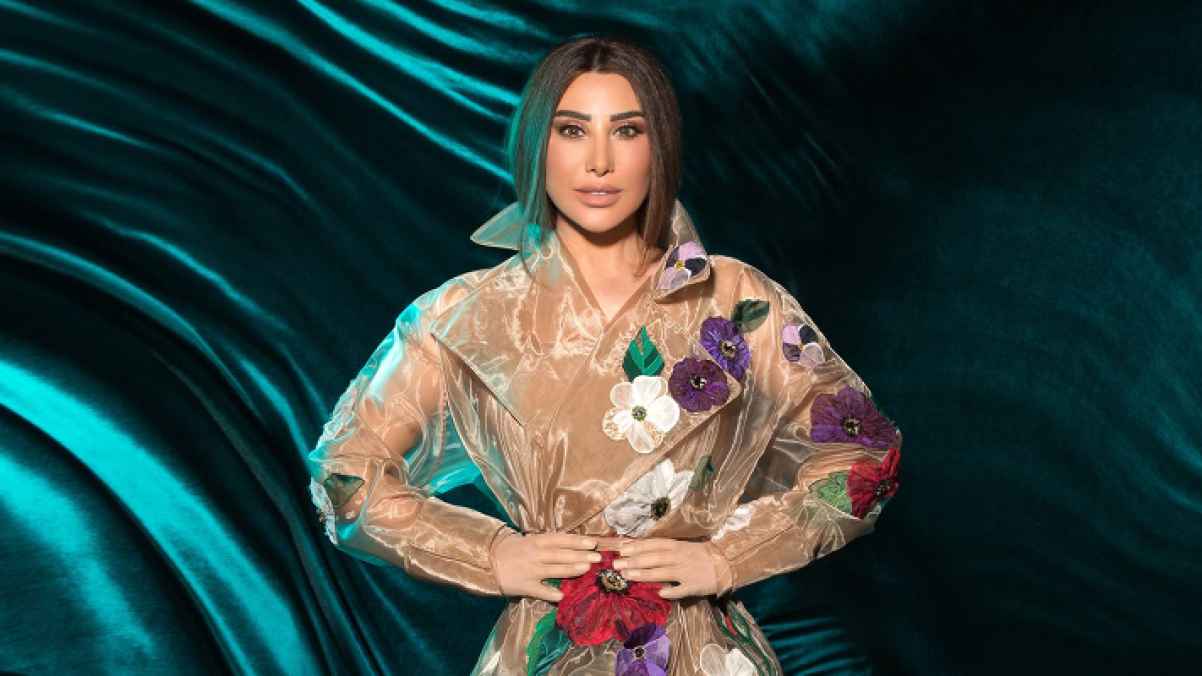 نجوى كرم تبكي على خشبة المسرح بعد حديثها عن مرض والدتها- فيديو