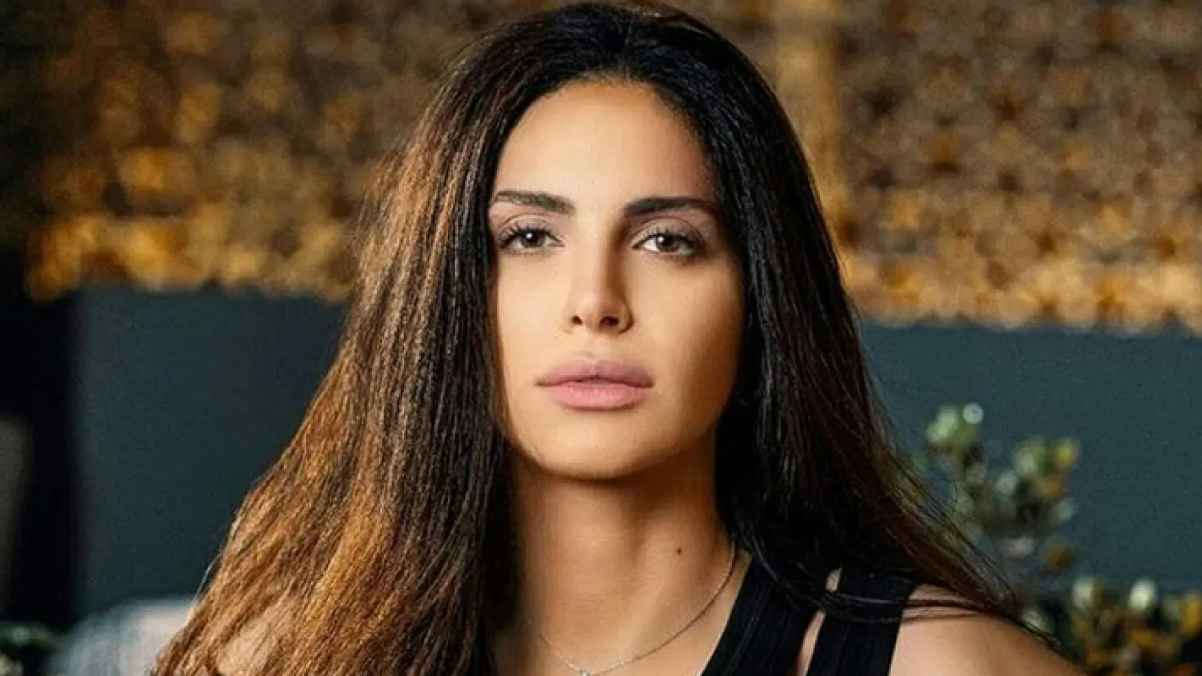 آمال ماهر تحتفل بتخرج ابنها عمر بعفوية - فيديو