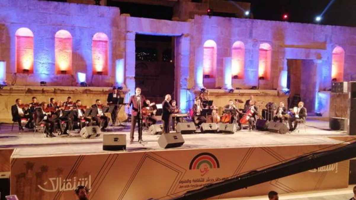 الفرقة الموسيقية العربية تفتتح المسرح الشمالي في مهرجان جرش - فيديو
