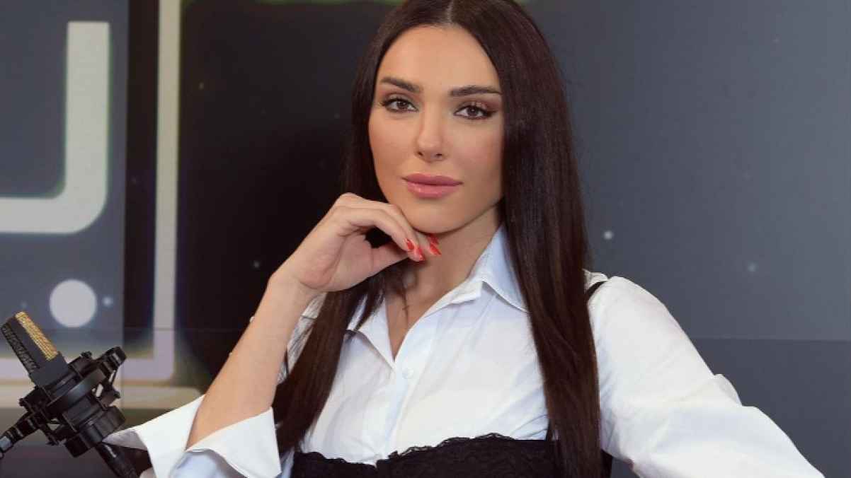 ساشا دحدوح تحتفل بعيد ميلادها الـ37 برفقة ابنتيها التوأم - فيديو