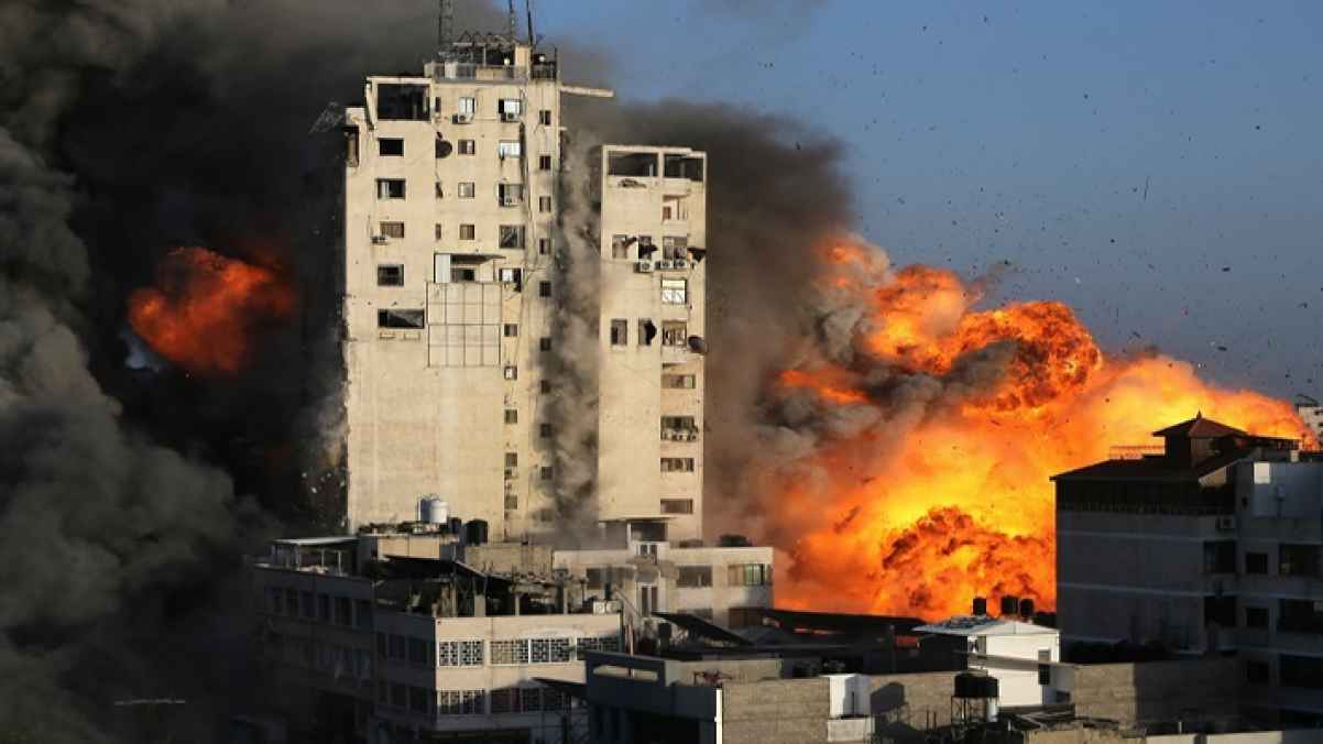 لهذه الأسباب.. استهدف الكيان الأبراج الرئيسية في القطاع - صورة