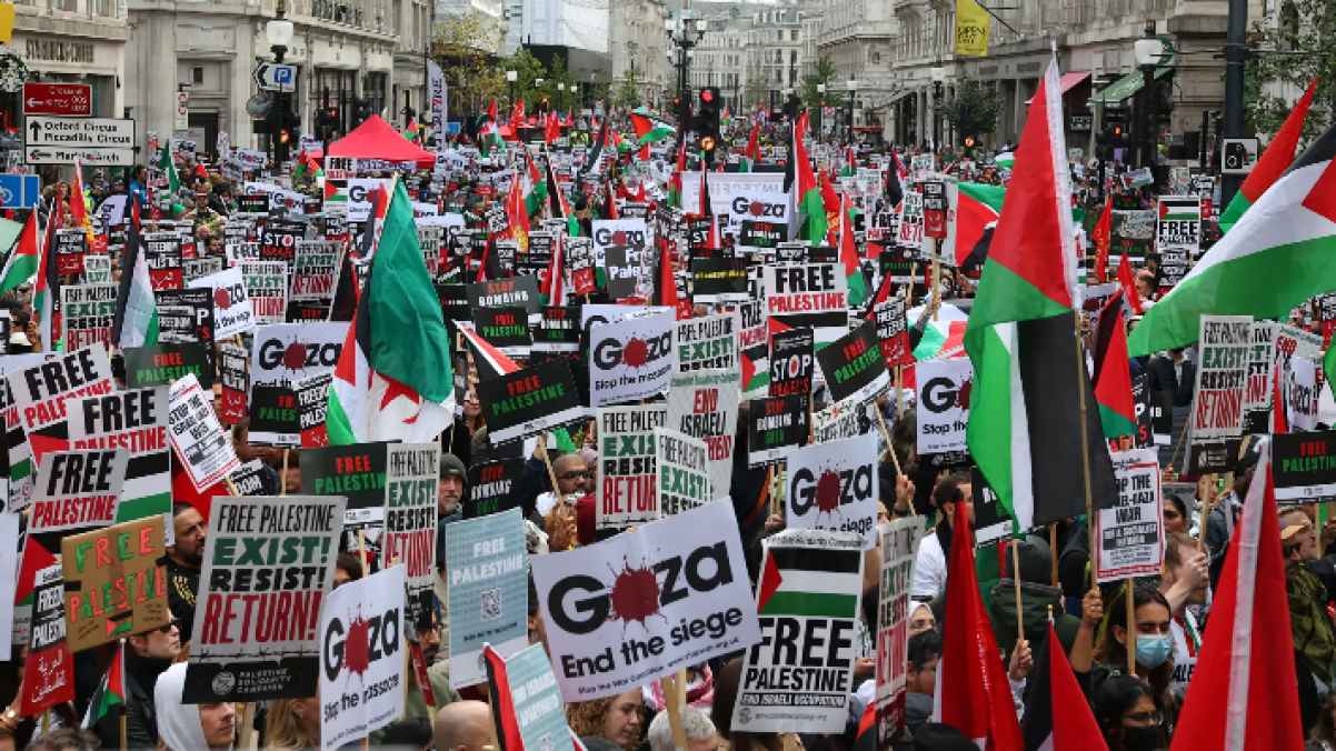 في لندن.. أكثر من نصف مليون شخص في مظاهرة تضامنية مع القطاع - فيديو