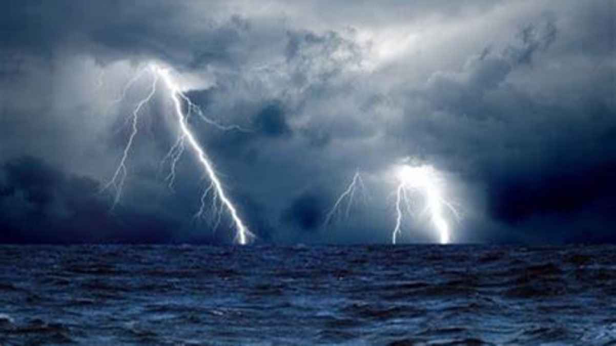 العاصفة "كيران" تشكل تهديدًا للعديد من السواحل بأعلى سرعة للرياح