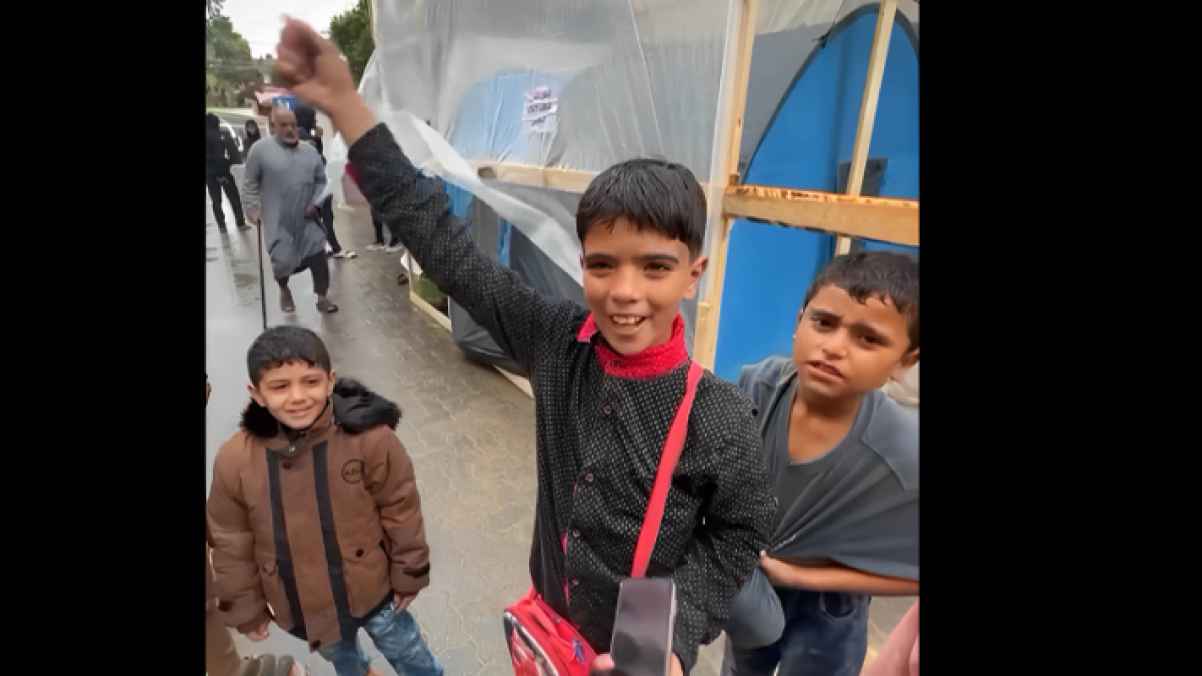 بريق الصمود.. كمال الفلسطيني في أحدث ظهور له من داخل القطاع - فيديو