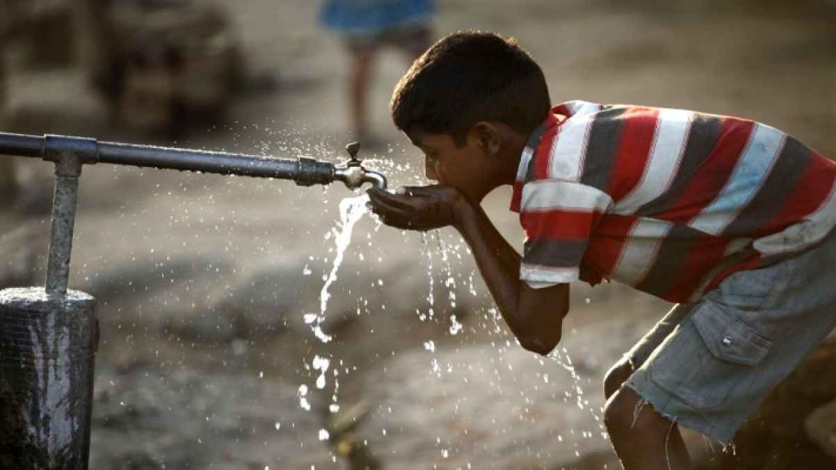 رحلة الوصول لـ كوب ماء نظيف.. صراع أهالي القطاع لسد احتياجاتهم - فيديو