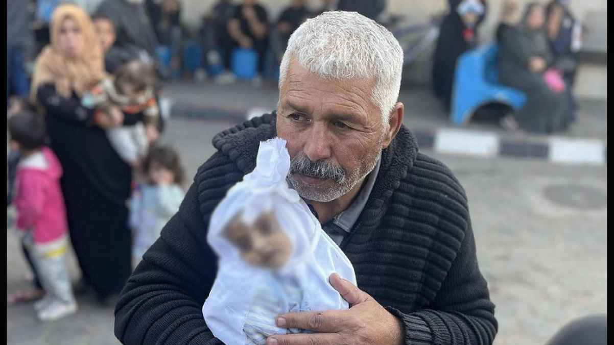 كذّبت نفسها.. صحيفة لدولة الكيان تحذف خبر شكك في ارتقاء رضيع فلسطيني - فيديو