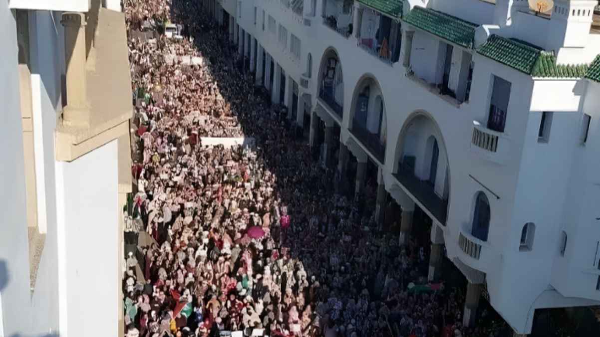 الآلاف يتظاهرون في العاصمة المغربية للمطالبة بقطع العلاقات مع الكيان - فيديو
