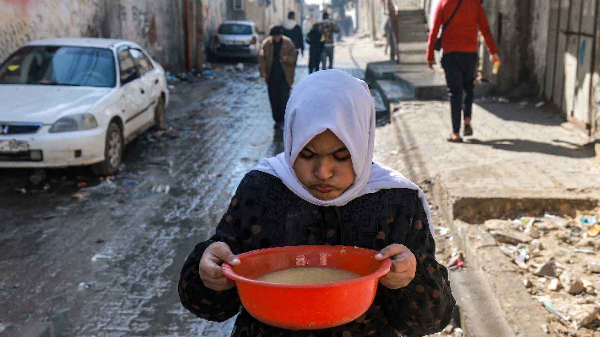 في القطاع.. حصلت على"العدس" وكأنها غنيمة