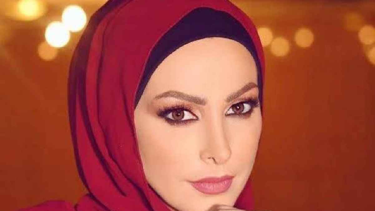 أول تعليق للفنانة المعتزلة أمل حجازي بعد خلعها الحجاب
