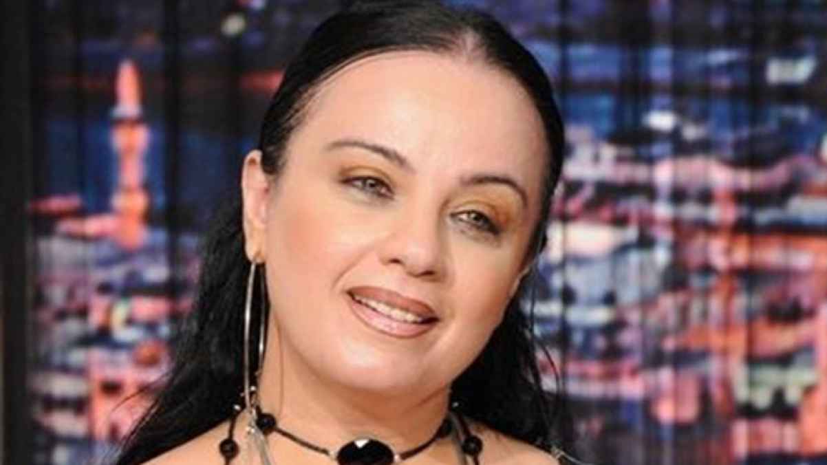 إعلامية لبنانية تفقد والدتها بعد أسبوعين على وفاة والدها