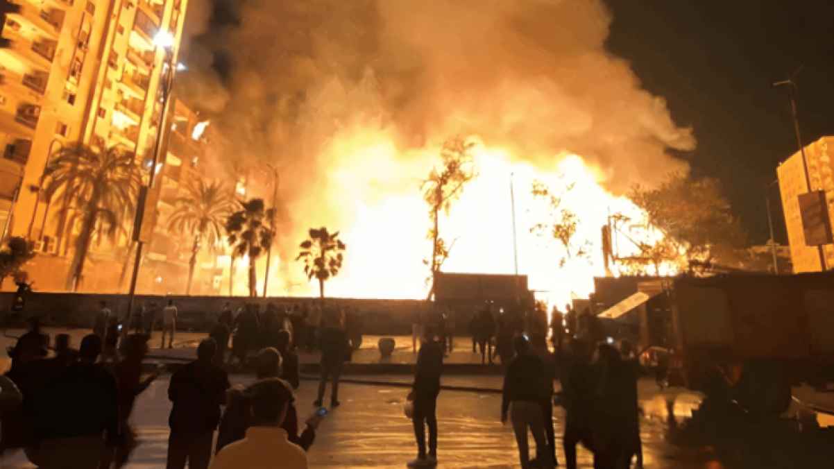 حريق هائل يلتهم "استوديو الأهرام" للتصوير السينمائي بمصر