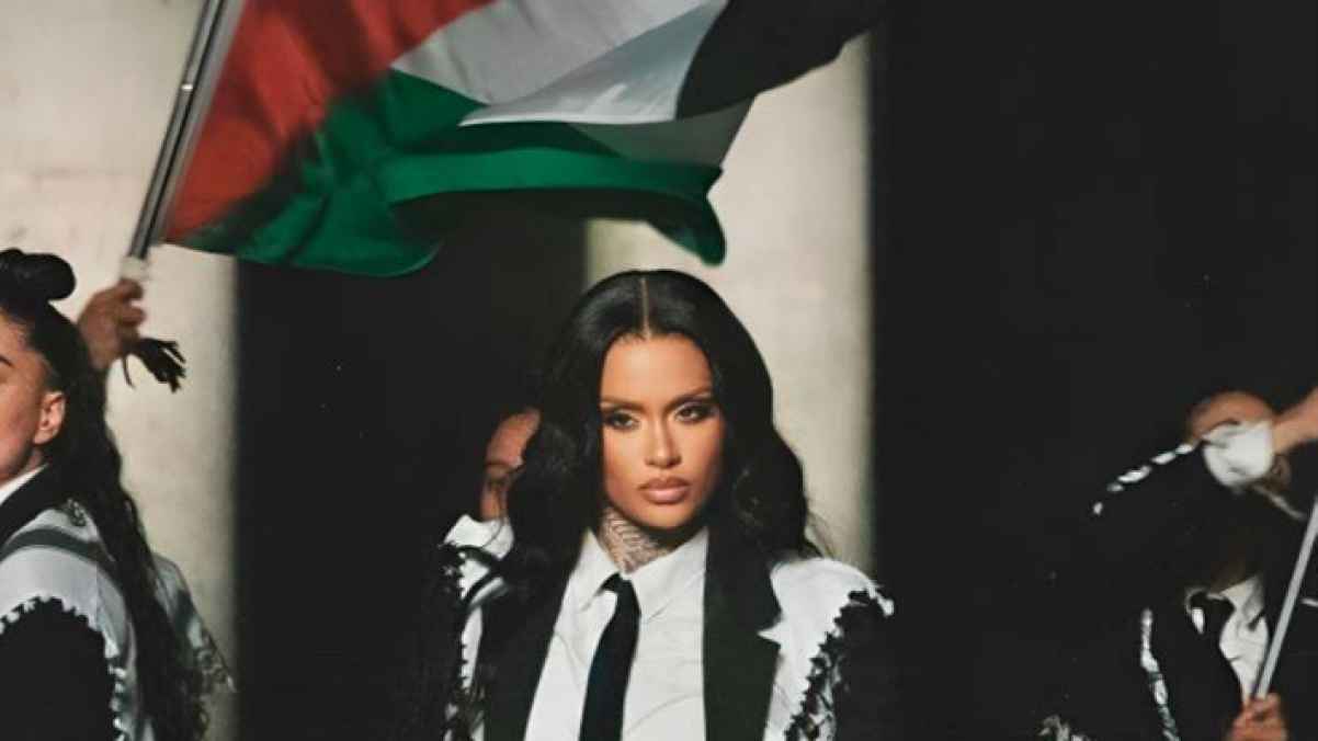 مغنية أمريكية شهيرة تخصص أغنية للشعب الفلسطيني وتتصدر الـ "ترند"