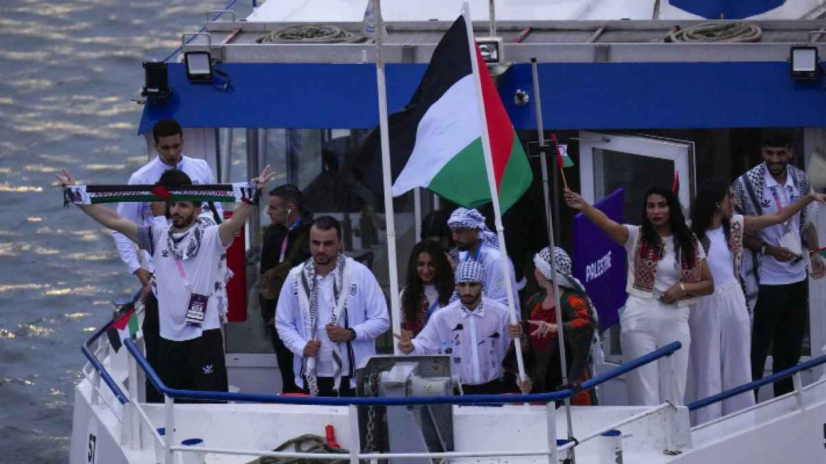 "طائرة وصاروخ".. قميص ملاكم فلسطيني في أولمبياد باريس 2024 يتصدر الـ "تريند" - صورة