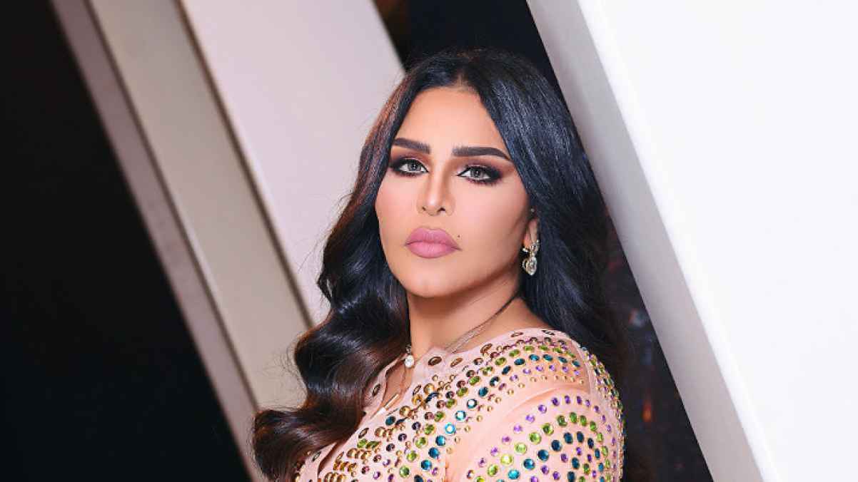 الفنانة أحلام تفتح النار على المخرج فهد الخالد.. إليكم السبب