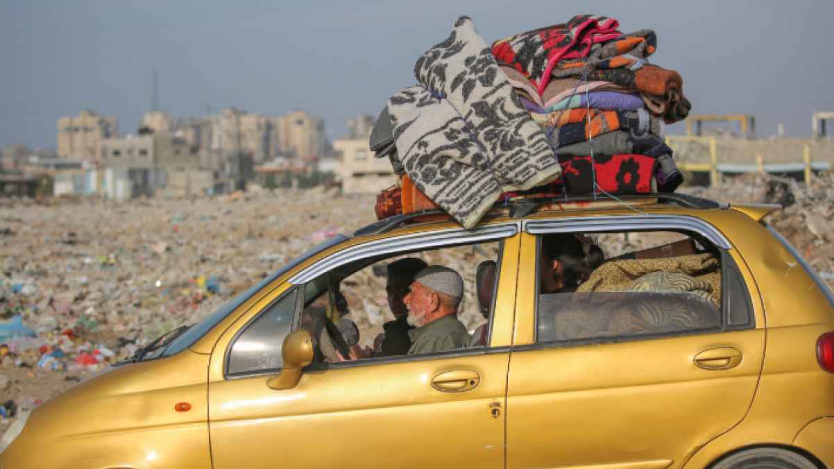 نزوح مؤلم.. أهالي القطاع محرومون من حضن وطنهم