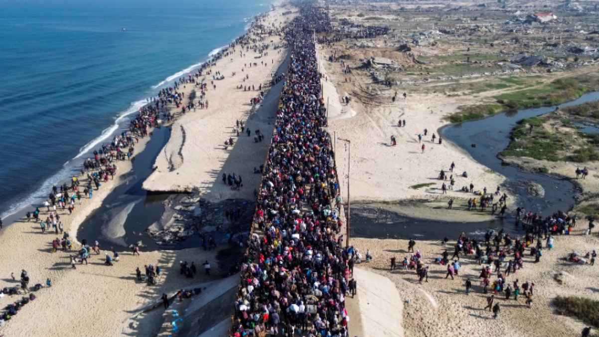 لوحة عنوانها إرادة.. سيل النزوح لا يزال يسيطر على المشهد في القطاع