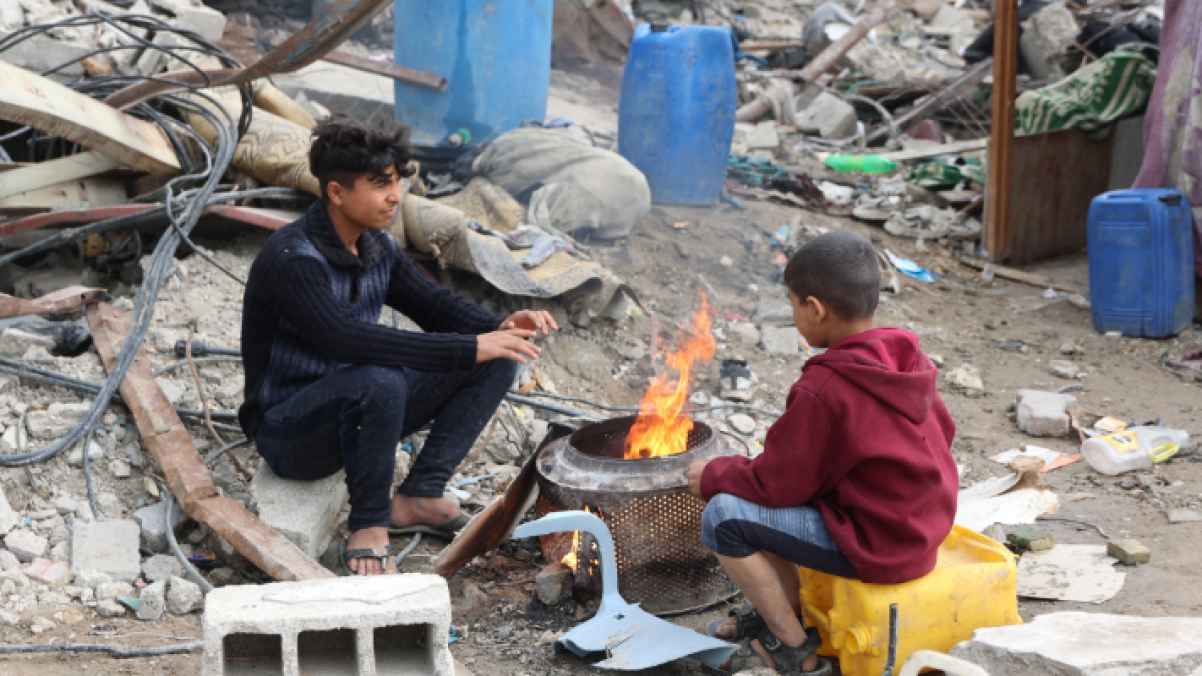 أمطار وأجواء باردة.. القطاع يئن والغزيون يصنعون المعجزات