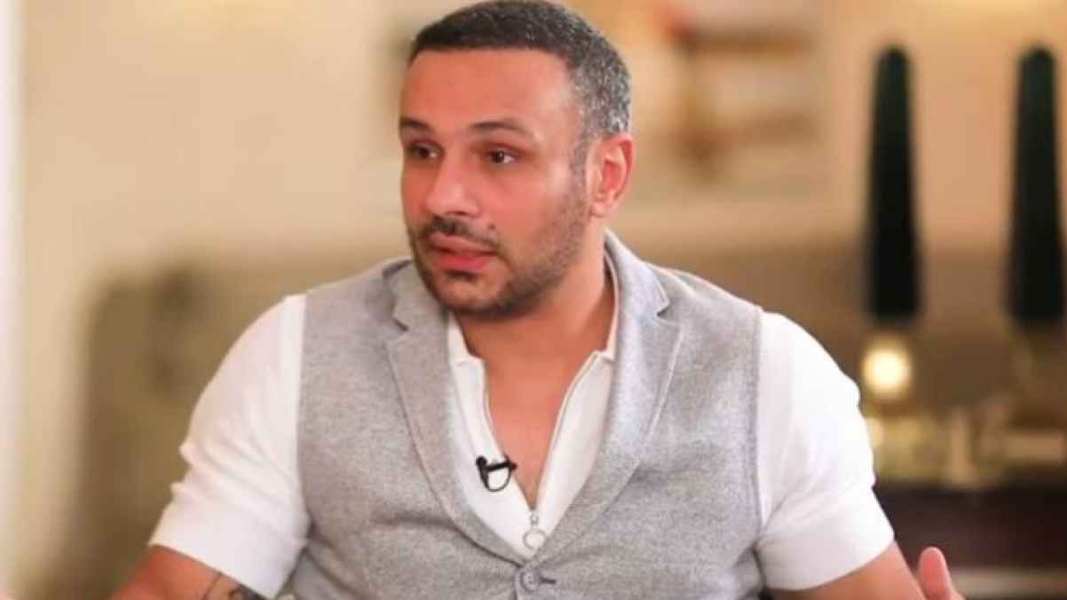 محمد عطية "مستاء" لكشف تامر حسني وبسمة بوسيل "المشاكل العائلية"