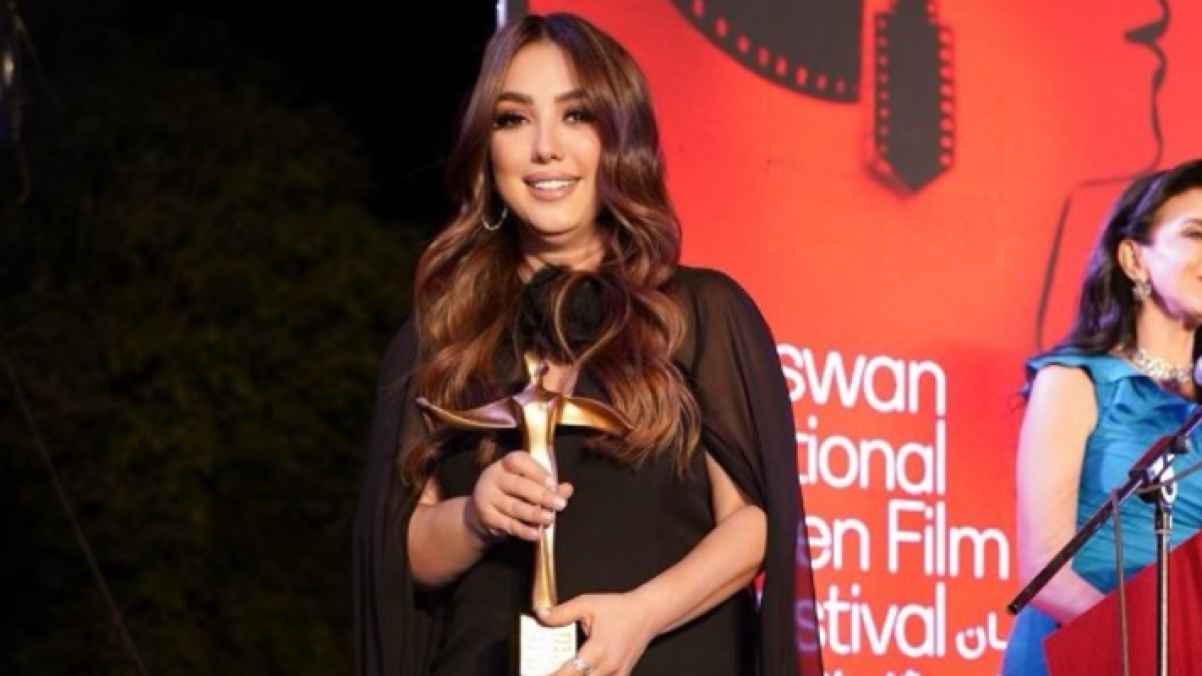 باقات من التهاني لـ كندة علوش بعد تكريمها في "مهرجان أسوان"